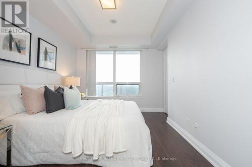 2926 - 5 Sheppard Avenue E, Toronto, ON - Indoor Photo Showing Bedroom