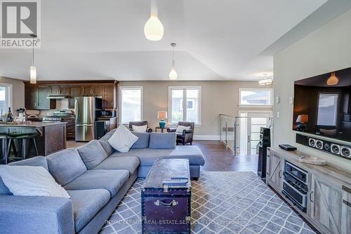 194 Sylvan Avenue, Toronto, ON - Indoor Photo Showing Living Room