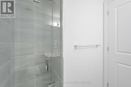 1210 - 30 Elm Drive, Mississauga, ON - Indoor Photo Showing Bathroom