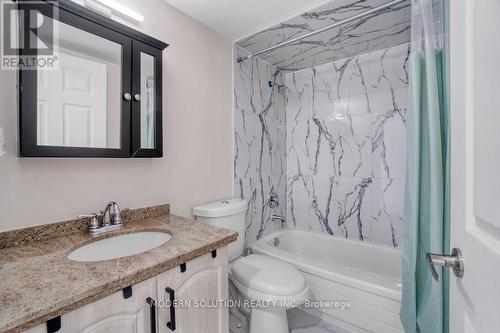 1504 - 250 Webb Drive, Mississauga, ON - Indoor Photo Showing Bathroom