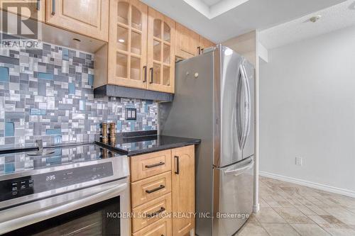 1504 - 250 Webb Drive, Mississauga, ON - Indoor Photo Showing Kitchen