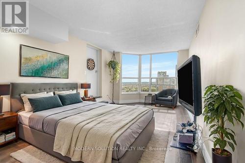 1504 - 250 Webb Drive, Mississauga, ON - Indoor Photo Showing Bedroom