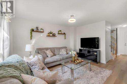 20 Rawling Crescent, Brampton, ON - Indoor Photo Showing Living Room