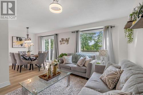 20 Rawling Crescent, Brampton, ON - Indoor Photo Showing Living Room