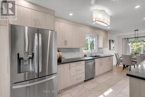 20 Rawling Crescent, Brampton, ON - Indoor Photo Showing Kitchen