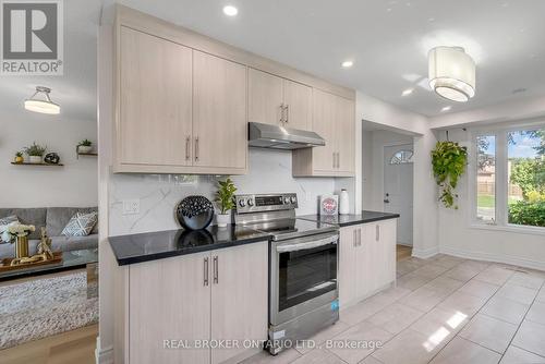 20 Rawling Crescent, Brampton, ON - Indoor Photo Showing Kitchen