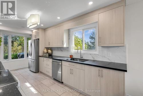 20 Rawling Crescent, Brampton, ON - Indoor Photo Showing Kitchen