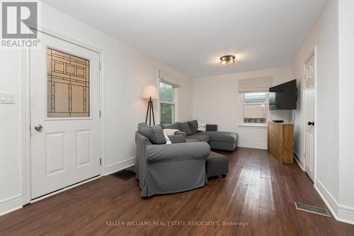 36 Raylawn Crescent, Halton Hills, ON - Indoor Photo Showing Living Room