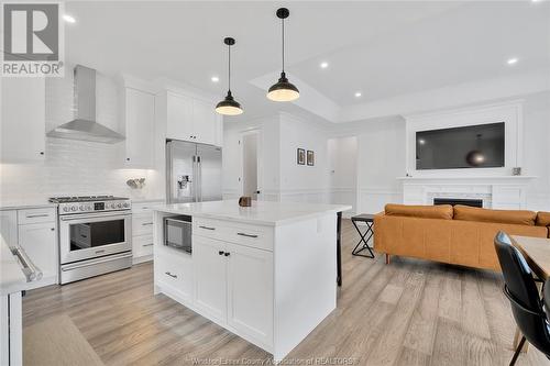 399 Brunmar, Lakeshore, ON - Indoor Photo Showing Kitchen With Upgraded Kitchen