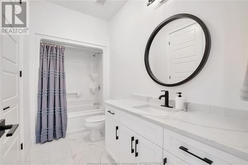 399 Brunmar, Lakeshore, ON - Indoor Photo Showing Bathroom