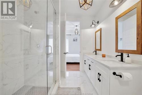 399 Brunmar, Lakeshore, ON - Indoor Photo Showing Bathroom