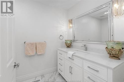 2850 Mangin Crescent, Windsor, ON - Indoor Photo Showing Bathroom