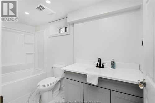 2850 Mangin Crescent, Windsor, ON - Indoor Photo Showing Bathroom