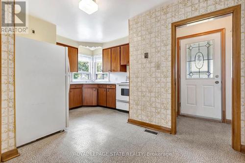 812 Tenth Avenue, Hamilton, ON - Indoor Photo Showing Kitchen With Double Sink