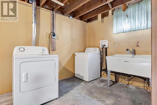 812 Tenth Avenue, Hamilton, ON - Indoor Photo Showing Laundry Room