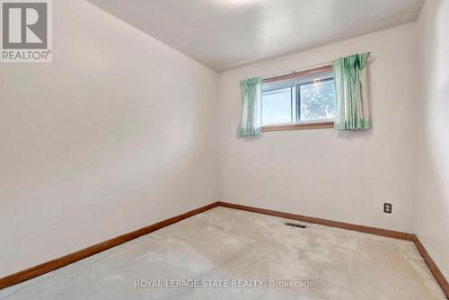 812 Tenth Avenue, Hamilton, ON - Indoor Photo Showing Other Room