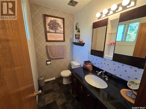 105 Howell Avenue, Saskatoon, SK - Indoor Photo Showing Bathroom