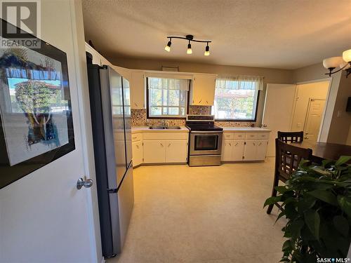 105 Howell Avenue, Saskatoon, SK - Indoor Photo Showing Kitchen