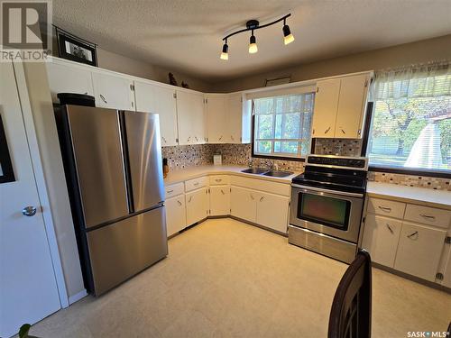 105 Howell Avenue, Saskatoon, SK - Indoor Photo Showing Kitchen With Stainless Steel Kitchen With Double Sink