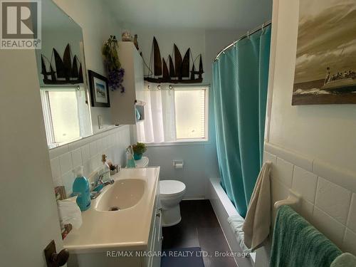 133 Lavinia Street, Fort Erie, ON - Indoor Photo Showing Bathroom