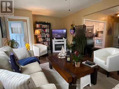 133 Lavinia Street, Fort Erie, ON - Indoor Photo Showing Living Room