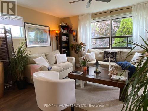 133 Lavinia Street, Fort Erie, ON - Indoor Photo Showing Living Room