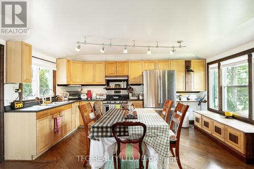 5194 Valleyview Crescent, Hamilton Township (Bewdley), ON - Indoor Photo Showing Kitchen With Double Sink