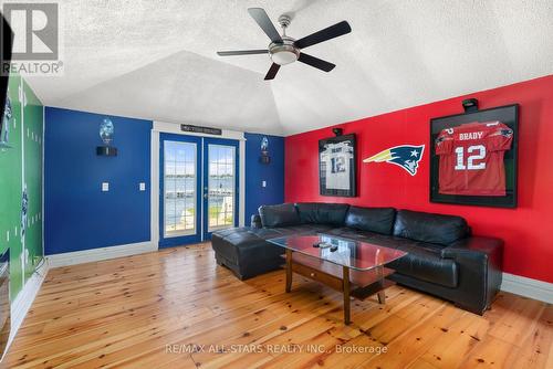 283 Snug Harbour Road, Kawartha Lakes, ON - Indoor Photo Showing Living Room