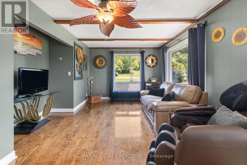 283 Snug Harbour Road, Kawartha Lakes, ON - Indoor Photo Showing Living Room