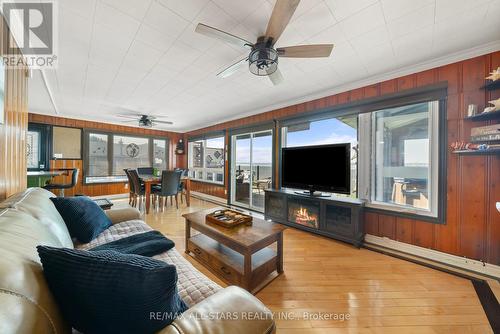 283 Snug Harbour Road, Kawartha Lakes, ON - Indoor Photo Showing Living Room