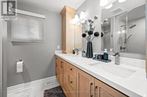 4364 Palisades Lane, Mississauga, ON - Indoor Photo Showing Bathroom