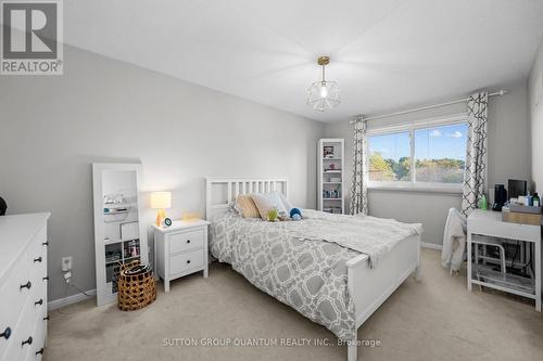 4364 Palisades Lane, Mississauga, ON - Indoor Photo Showing Bedroom