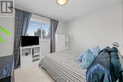 4364 Palisades Lane, Mississauga, ON - Indoor Photo Showing Bedroom