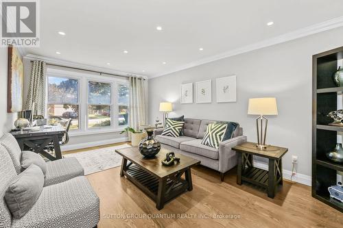 4364 Palisades Lane, Mississauga, ON - Indoor Photo Showing Living Room