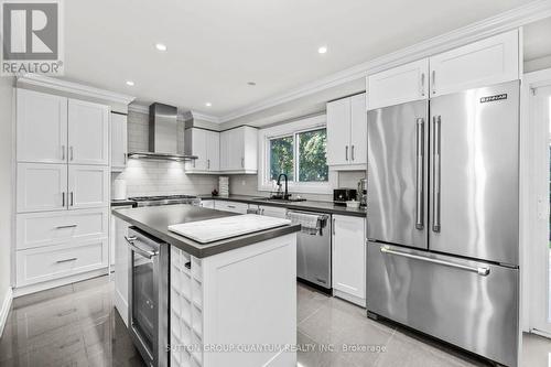 4364 Palisades Lane, Mississauga, ON - Indoor Photo Showing Kitchen With Upgraded Kitchen