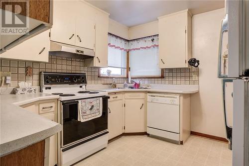 660 Burton Avenue, Sudbury, ON - Indoor Photo Showing Kitchen