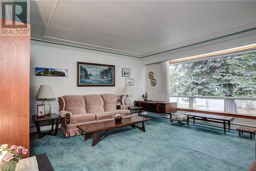 660 Burton Avenue, Sudbury, ON - Indoor Photo Showing Living Room