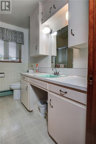 660 Burton Avenue, Sudbury, ON - Indoor Photo Showing Bathroom