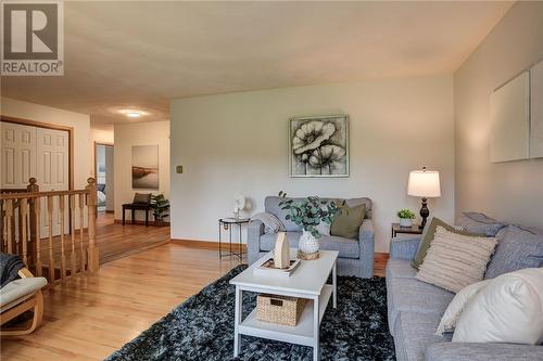 1189 Leedale Avenue, Greater Sudbury, ON - Indoor Photo Showing Living Room