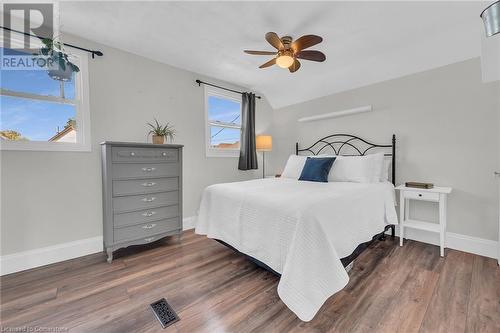 10 Roxborough Avenue, Hamilton, ON - Indoor Photo Showing Bedroom