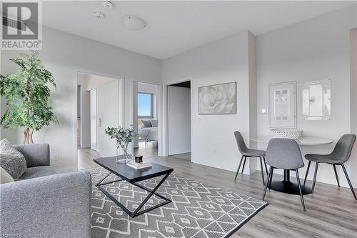 60 Frederick Street Unit# 1507, Kitchener, ON - Indoor Photo Showing Living Room