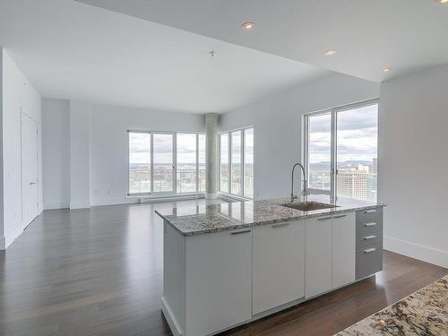 Salon - 3404-405 Rue De La Concorde, Montréal (Ville-Marie), QC - Indoor Photo Showing Kitchen With Upgraded Kitchen