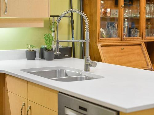 105-90 Regatta Landing, Victoria, BC - Indoor Photo Showing Kitchen With Double Sink