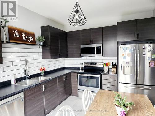 140 Mount Crescent, Essa, ON - Indoor Photo Showing Kitchen With Double Sink