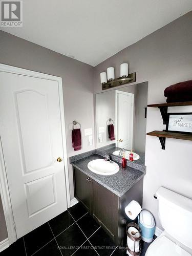 140 Mount Crescent, Essa, ON - Indoor Photo Showing Bathroom