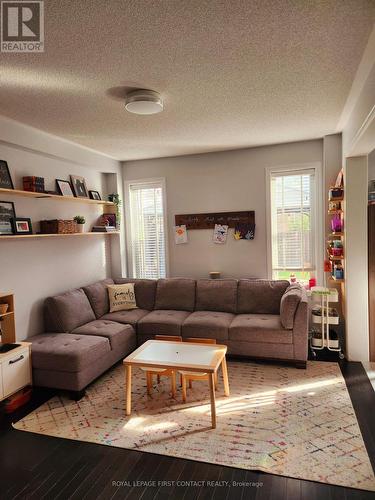 140 Mount Crescent, Essa, ON - Indoor Photo Showing Living Room