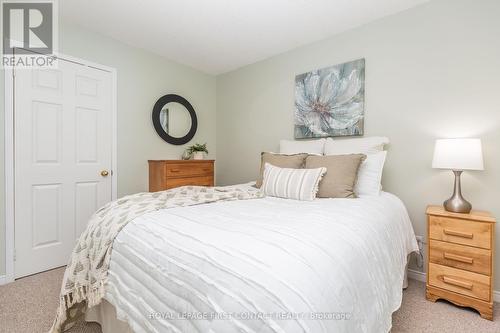 224 Livingstone Street W, Barrie, ON - Indoor Photo Showing Bedroom