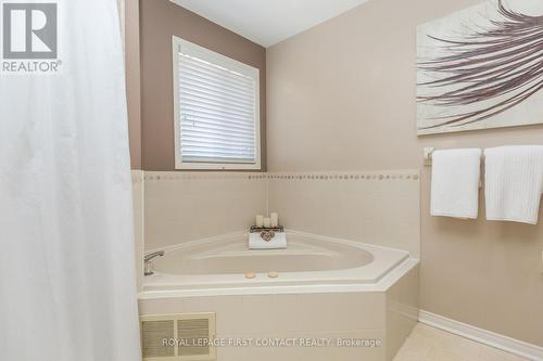 224 Livingstone Street W, Barrie, ON - Indoor Photo Showing Bathroom