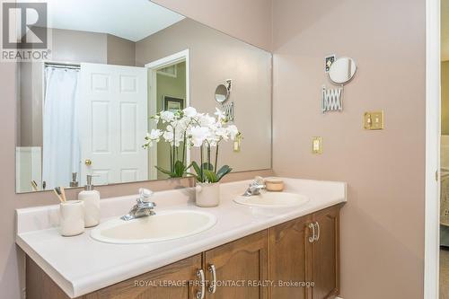 224 Livingstone Street W, Barrie, ON - Indoor Photo Showing Bathroom