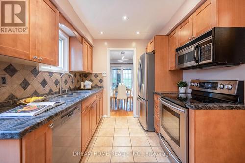 4152 Wheelwright Crescent, Mississauga, ON - Indoor Photo Showing Kitchen